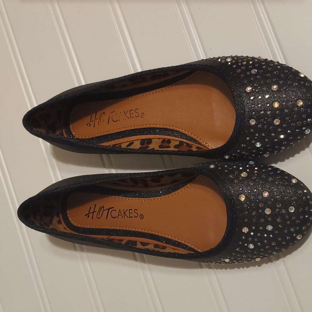 Hot cakes size 13 flats brand new in box